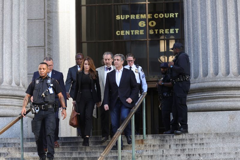 &copy; Reuters. Former attorney for former U.S. President Donald Trump, Michael Cohen, walks outside New York State Supreme Court after attending the Trump Organization civil fraud trial, in the Manhattan borough of New York City, U.S., October 25, 2023. REUTERS/Mike Seg