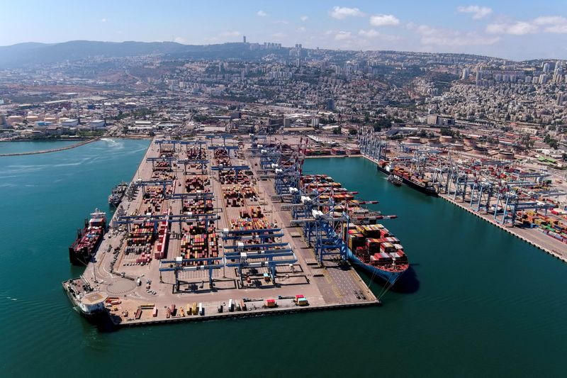 &copy; Reuters. Una vista generale del porto di Haifa, Israele, 24 luglio 2022. REUTERS/Ilan Rosenberg