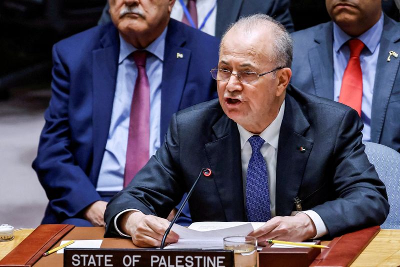 &copy; Reuters. FILE PHOTO: Mohammad Mustafa, Palestinian Prime Minister, speaks during a Security Council meeting at the 79th United Nations General Assembly at U.N. headquarters in New York, U.S., September 27, 2024.  REUTERS/Eduardo Munoz/File Photo