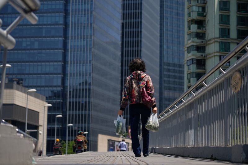 &copy; Reuters. A woman walks on a bridge in Shanghai, China, May 9, 2023. REUTERS/Aly Song/File Photo