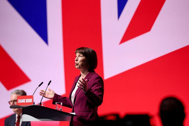 © Reuters. FILE PHOTO: Britain's Chancellor of the Exchequer Rachel Reeves speaks on stage at the Britain's Labour Party's annual conference in Liverpool, Britain, September 23, 2024. REUTERS/Phil Noble/File Photo