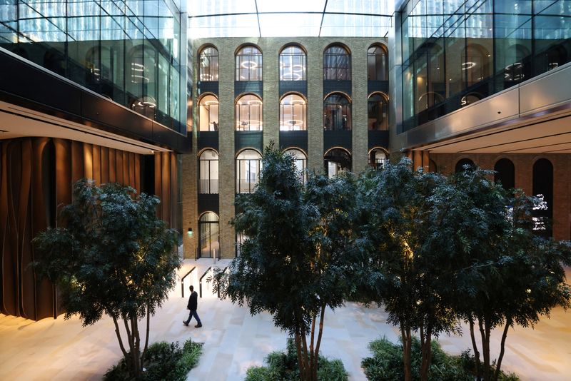 © Reuters. A view of the atrium at 40 Leadenhall Street in the City of London, Britain, October 18, 2024. REUTERS/Hollie Adams