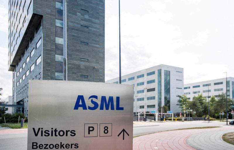 &copy; Reuters. FILE PHOTO: ASML headquarters is seen in Veldhoven, Netherlands August 30, 2018. REUTERS/Piroschka van de Wouw//File Photo