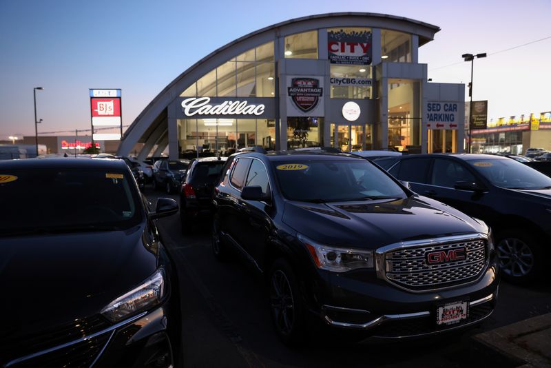 © Reuters. FILE PHOTO: Vehicles of automobile brands belonging to General Motors Company are seen at a car dealership in Queens, New York, U.S., November 16, 2021. REUTERS/Andrew Kelly/File Photo