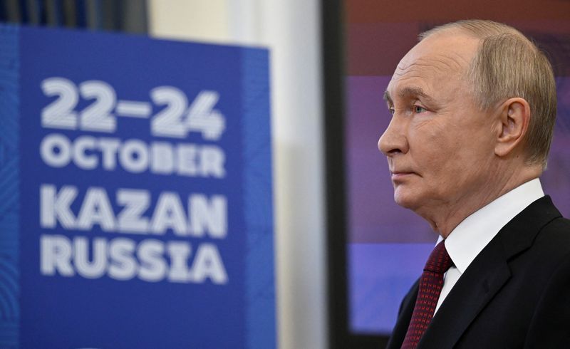 © Reuters. Russia's President Vladimir Putin looks on prior to a meeting with Dilma Rousseff, Chair of the New Development Bank and former president of Brazil, on the sidelines of the BRICS summit in Kazan, Russia October 22, 2024. Alexander Nemenov/Pool via REUTERS