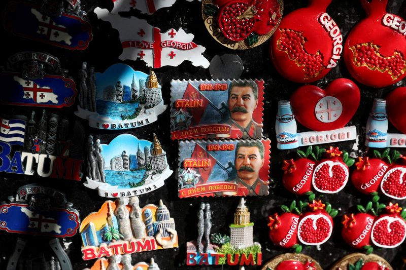 © Reuters. Souvenir magnets are displayed for sale on a street in Batumi, Georgia October 16, 2024. REUTERS/Irakli Gedenidze/File Photo