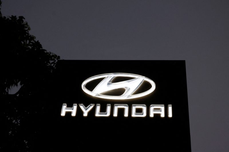 © Reuters. FILE PHOTO: The Logo of Hyundai Motor India Limited is seen outside a car showroom, in Ahmedabad, India, October 7, 2024. REUTERS/Amit Dave/File Photo