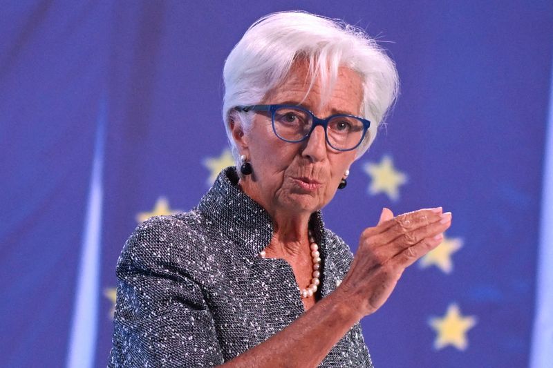 © Reuters. FILE PHOTO: European Central Bank (ECB) President Christine Lagarde speaks to reporters following the Governing Council's monetary policy meeting in Frankfurt, Germany September 12, 2024. REUTERS/Jana Rodenbusch/File Photo