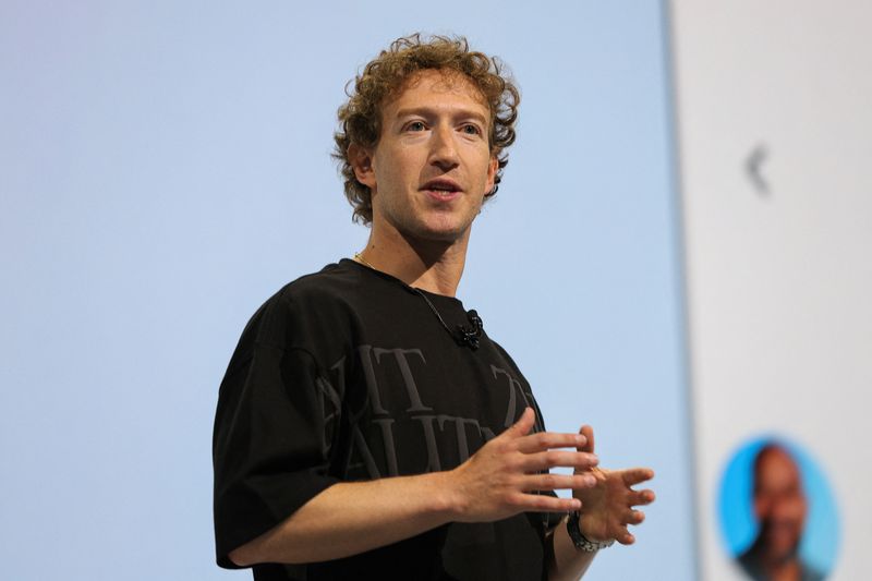 © Reuters. Meta CEO Mark Zuckerberg makes a keynote speech during the Meta Connect annual event, at the company's headquarters in Menlo Park, California, U.S. September 25, 2024. REUTERS/Manuel Orbegozo/File Photo