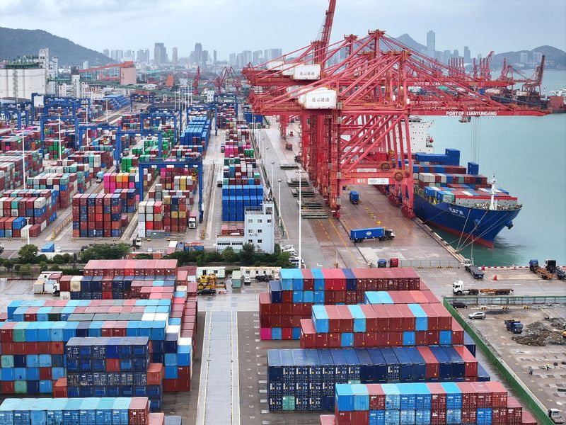 &copy; Reuters. FILE PHOTO: A drone view shows a cargo ship and shipping containers at the port of Lianyungang in Jiangsu province, China October 17, 2024. China Daily via REUTERS/File Photo