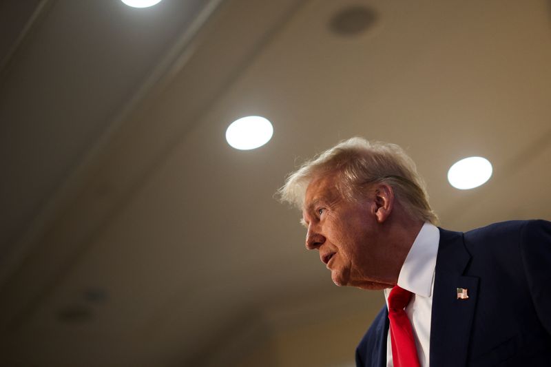 &copy; Reuters. Republican presidential nominee and former U.S. President Donald Trump attends a roundtable discussion with Latino community leaders in Doral, Florida, U.S. October 22, 2024. REUTERS/Carlos Barria/File Photo