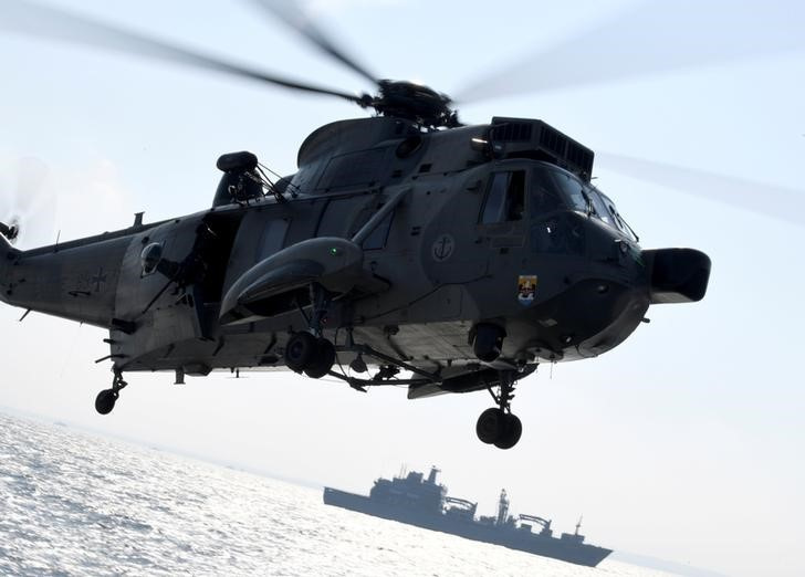 © Reuters. A Sea King helicopter of the German Navy takes part in an exercise in the Baltic Sea near Rostock, Germany September 11, 2019. REUTERS/Fabian Bimmer/File Photo