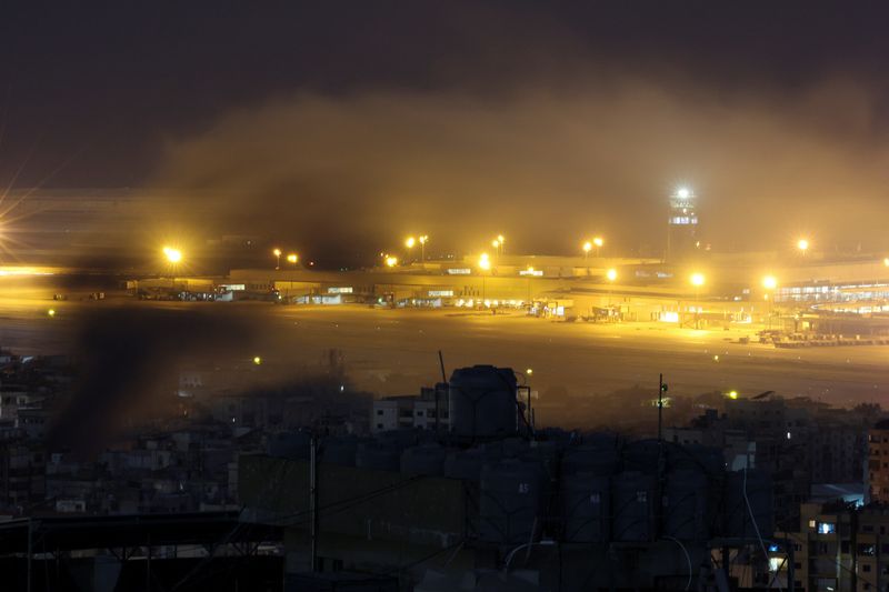 &copy; Reuters. Smoke rises near Beirut-Rafic Al Hariri International Airport after an Israeli strike, amid the ongoing hostilities between Hezbollah and Israeli forces, as seen from Baabda, Lebanon October 20, 2024. REUTERS/Mohamed Abd El Ghany