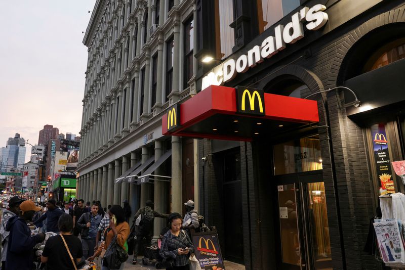 &copy; Reuters. An exterior view of McDonald's in SoHo in New York City, U.S., October 4, 2024. REUTERS/Kent J. Edwards/ File Photo