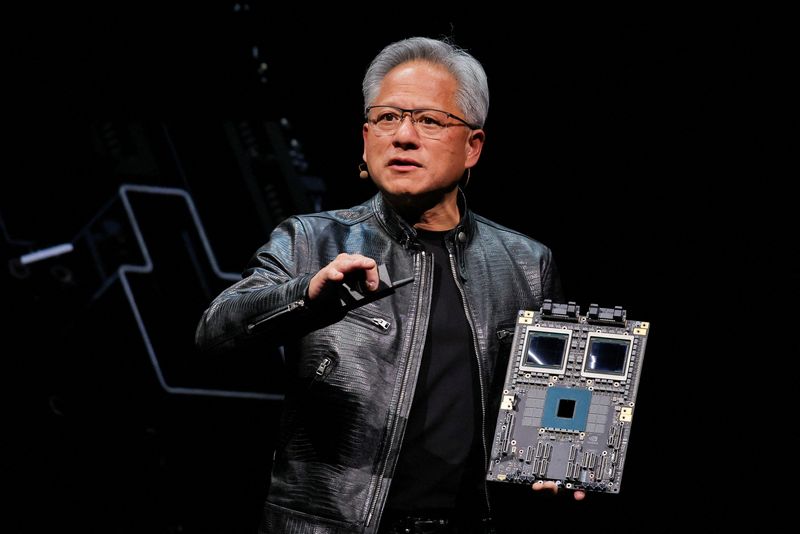 © Reuters. FILE PHOTO: Nvidia CEO Jensen Huang present NVIDIA Blackwell platform at an event ahead of the COMPUTEX forum, in Taipei, Taiwan June 2, 2024. REUTERS/Ann Wang/File Photo