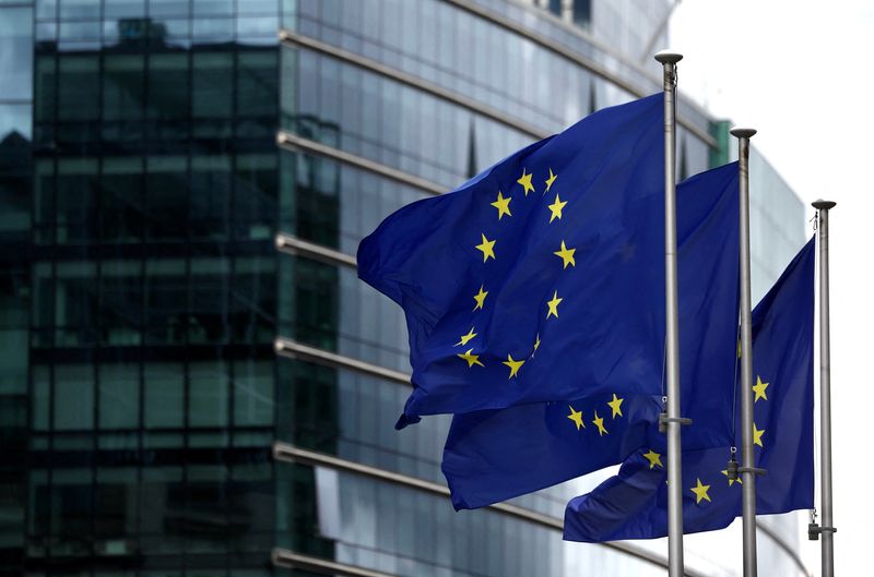 © Reuters. FILE PHOTO: European flags fly outside the European Commission headquarters in Brussels, Belgium September 20, 2023. REUTERS/Yves Herman/File Photo