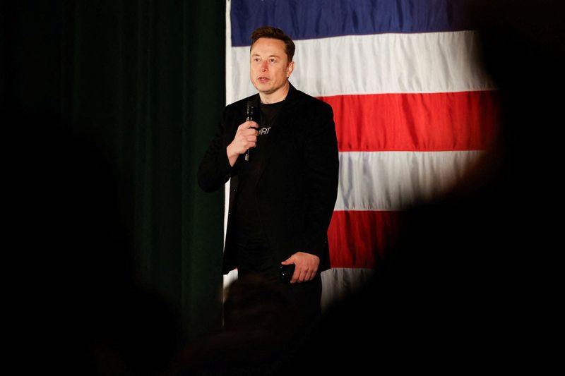 &copy; Reuters. Tesla CEO and X owner Elon Musk, who supports Republican presidential nominee former U.S. President Donald Trump, speaks about voting during an America PAC Town Hall in Folsom, Pennsylvania, U.S., October 17, 2024. REUTERS/Rachel Wisniewski/File Photo