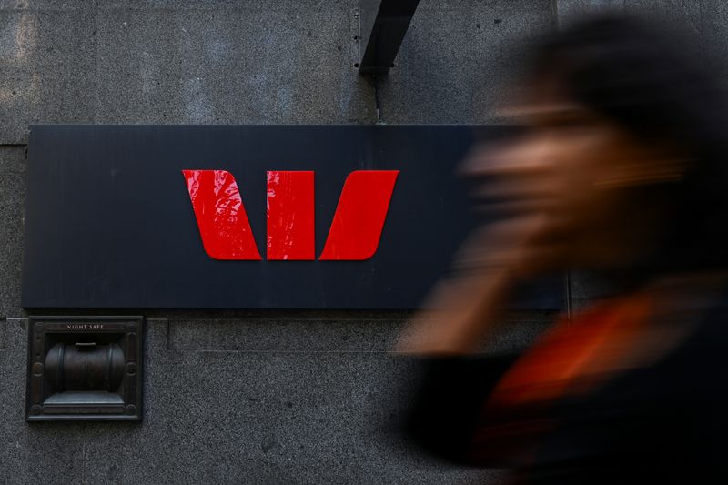 © Reuters. FILE PHOTO: A woman walks past a Westpac Bank building in the Sydney Central Business District, in Sydney, Australia, May 14, 2024. REUTERS/Jaimi Joy/File Photo