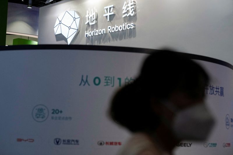 © Reuters. A person passes by a sign of Horizon Robotics during the World Artificial Intelligence Conference, following the coronavirus disease (COVID-19) outbreak, in Shanghai, China, September 1, 2022. REUTERS/Aly Song/ File Photo