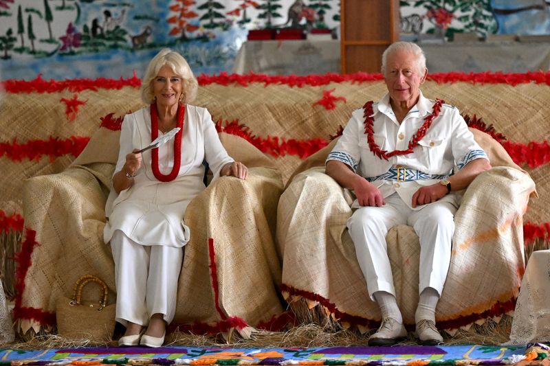 © Reuters. Britain's Queen Camilla and King Charles attend an Ava Ceremony in the Church Hall, in Apia, Samoa October 24, 2024.    Victoria Jones/Pool via REUTERS