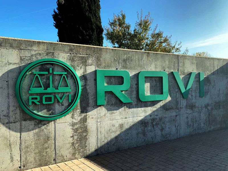 &copy; Reuters. The logo of Spanish pharmaceutical firm Rovi, in charge of the "fill and finish" final stage of manufacturing for Moderna's COVID-19 vaccine, is seen outside their lab in San Sebastian de los Reyes, Spain on November 17, 2020. REUTERS/Marco Trujillo/ File