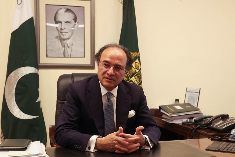 © Reuters. FILE PHOTO: Pakistan Finance Minister Muhammad Aurangzeb speaks during an interview with Reuters at his office in Islamabad, Pakistan July 19, 2024. REUTERS/Fayaz Aziz/File Photo