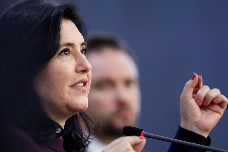 &copy; Reuters. FILE PHOTO: Brazil's planning minister, Simone Tebet, speaks as she attends a press statement with Brazil's finance minister, Fernando Haddad, at the Planalto Palace in Brasilia, Brazil June 17, 2024.REUTERS/Adriano Machado/File Photo