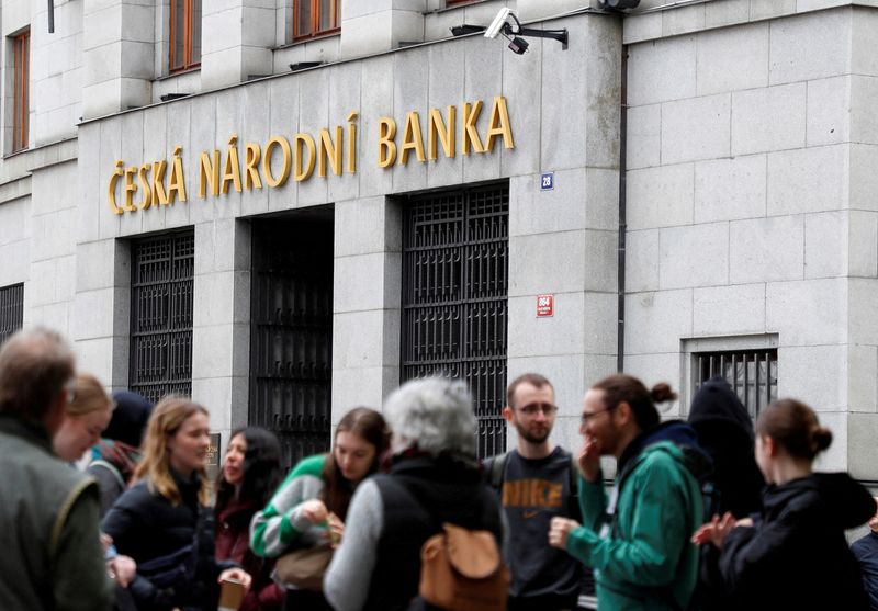 &copy; Reuters. FILE PHOTO: People stand in front of the Czech National Bank in Prague, Czech Republic, April 26, 2023. REUTERS/David W Cerny/File Photo