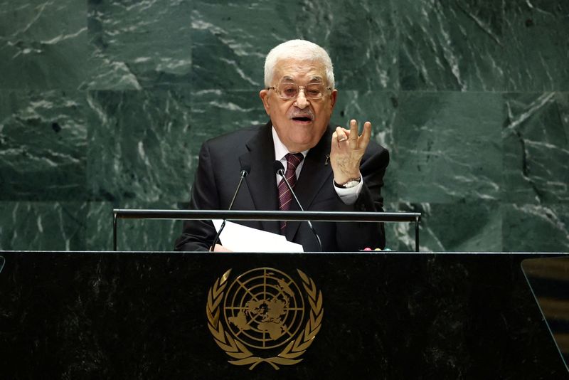 &copy; Reuters. FILE PHOTO: Palestinian President Mahmoud Abbas addresses the 79th United Nations General Assembly at United Nations headquarters in New York, U.S., September 26, 2024.   REUTERS/Brendan McDermid/File Photo