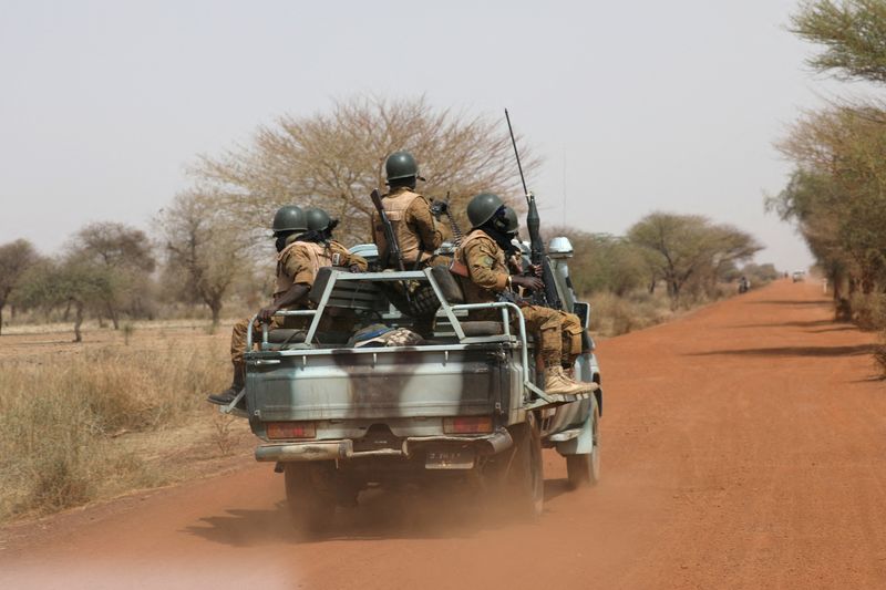 © Reuters. FILE PHOTO: Soldiers from Burkina Faso patrol on the road of Gorgadji in the Sahel area, Burkina Faso March 3, 2019.REUTERS/Luc Gnago/File Photo