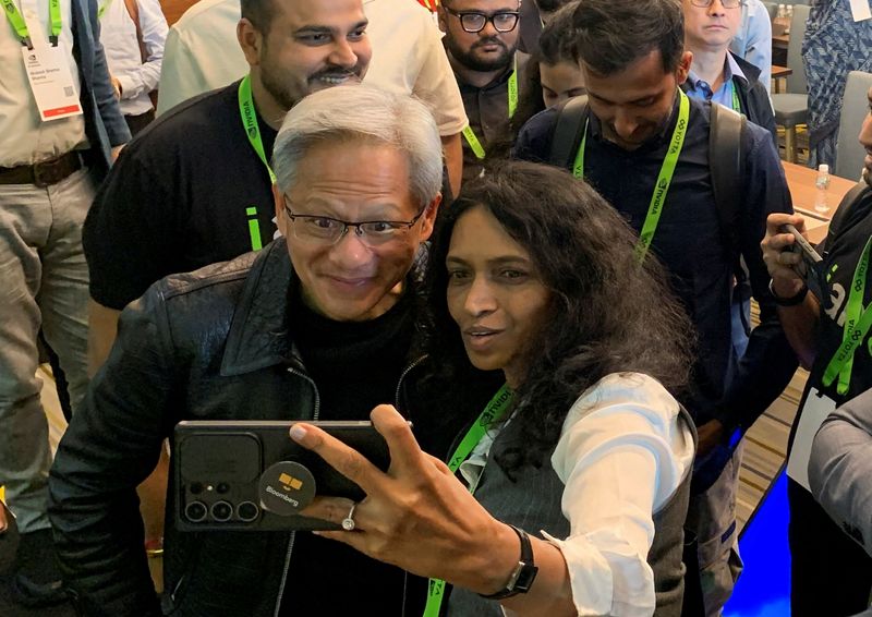 &copy; Reuters. Nvidia CEO Jensen Huang poses for a selfie after a press conference in Mumbai, India, October 24, 2024. REUTERS/Arsheeya Bajwa