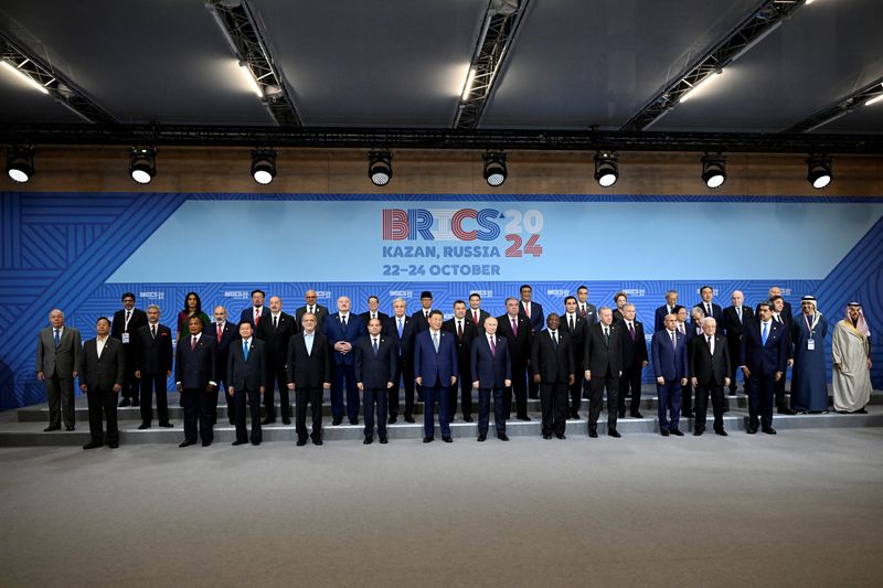 &copy; Reuters. Russian President Vladimir Putin and participants pose for a family photo during the BRICS summit in Kazan, Russia on October 24, 2024. ALEXANDER NEMENOV/Pool via REUTERS