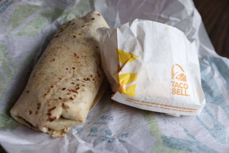 &copy; Reuters. FILE PHOTO: Food is seen in a Taco Bell store, a subsidiary of Yum! Brands, Inc. in this photo illustration in Manhattan, New York City, U.S., February 7, 2022. REUTERS/Andrew Kelly/File Photo