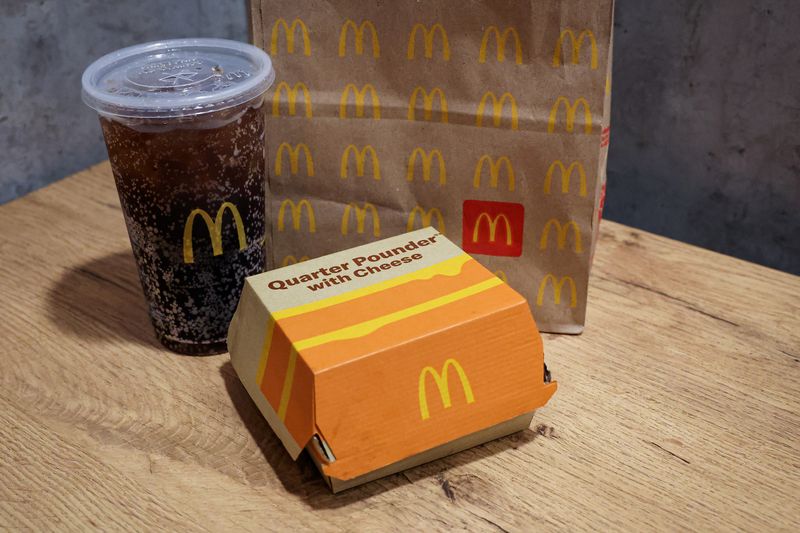 © Reuters. A McDonald's Quarter Pounder hamburger and coke, are seen in an illustration picture taken in New York City, U.S., October 24, 2024. REUTERS/Brendan McDermid