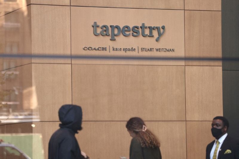 &copy; Reuters. FILE PHOTO: A signage is seen in the offices of Tapestry, Inc., in Manhattan, New York, U.S., November 19, 2021. REUTERS/Andrew Kelly/File Photo