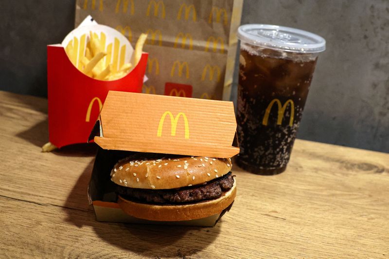 © Reuters. A McDonald's Quarter Pounder hamburger, fries  and a coke, are seen in an illustration picture taken in New York City, U.S., October 24, 2024.  REUTERS/Brendan McDermid