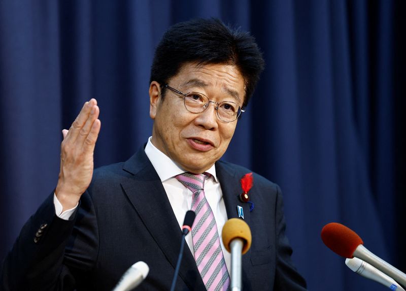 © Reuters. FILE PHOTO: Japan's Finance Minister Katsunobu Kato attends a press conference at the finance ministry in Tokyo, Japan October 2, 2024. REUTERS/Issei Kato/File Photo