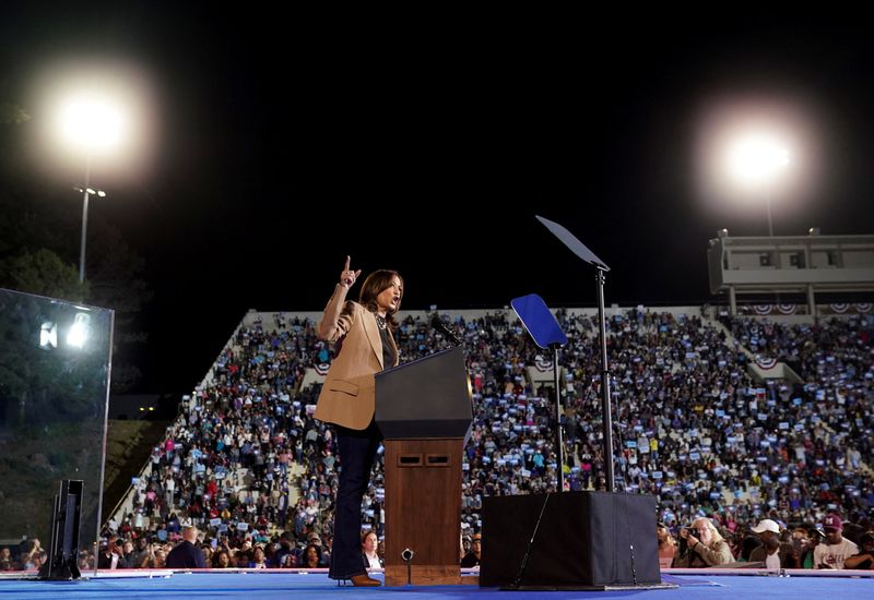 &copy; Reuters. Democratic presidential nominee U.S. Vice President Kamala Harris speaks during a rally in Georgia, U.S., October 24, 2024. REUTERS/Kevin Lamarque