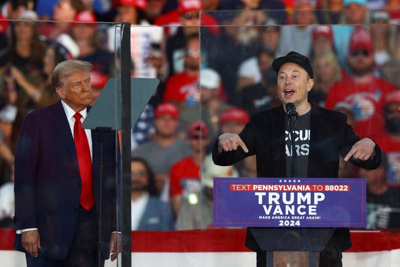 &copy; Reuters. FILE PHOTO: Tesla CEO and X owner Elon Musk speaks as Republican presidential nominee and former U.S. president Donald Trump looks on during a rally at the site of the July assassination attempt against Trump, in Butler, Pennsylvania, U.S., October 5, 202