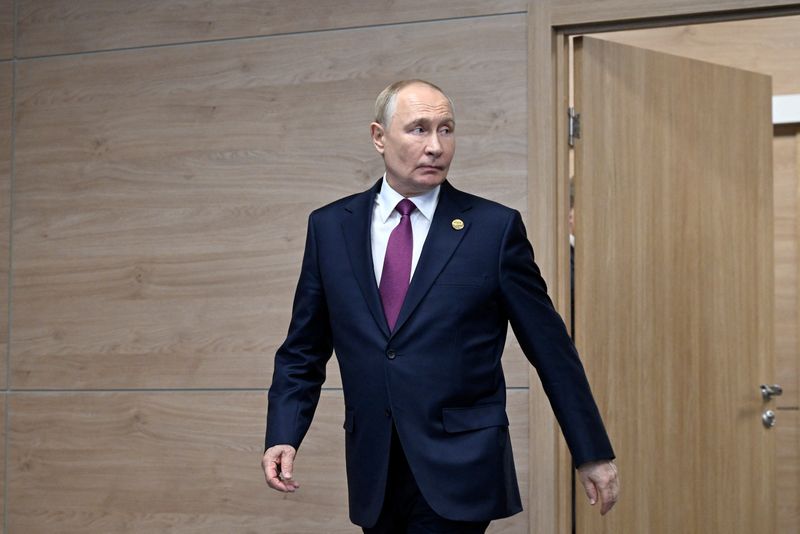 &copy; Reuters. Russian President Vladimir Putin enters a hall before a meeting on the sidelines of the BRICS summit in Kazan, Russia October 24, 2024. Alexander Nemenov/Pool via REUTERS