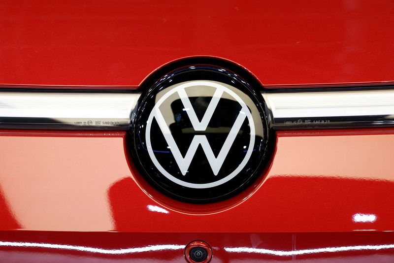 &copy; Reuters. FILE PHOTO: A Volkswagen logo is seen at the 2024 Paris Auto Show in Paris, France, October 15, 2024. REUTERS/Benoit Tessier/File Photo