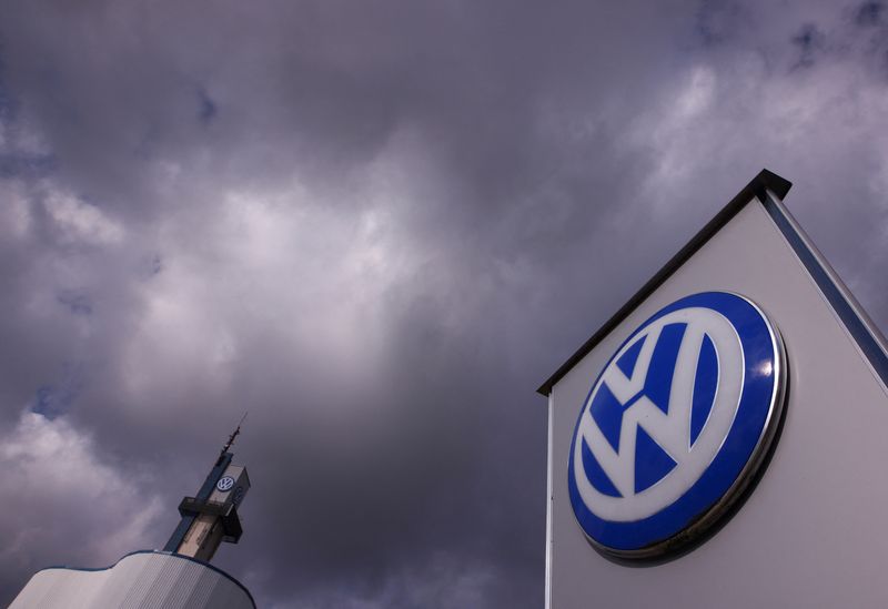 © Reuters. FILE PHOTO: A view of the logo of German carmaker Volkswagen at the Volkswagen plant in Osnabrueck, Germany October 7, 2024. REUTERS/Thilo Schmuelgen/File Photo