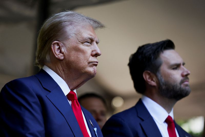 &copy; Reuters. Trump e Vance participam de cerimônia em Nova York n11/09/2024nREUTERS/Mike Segar