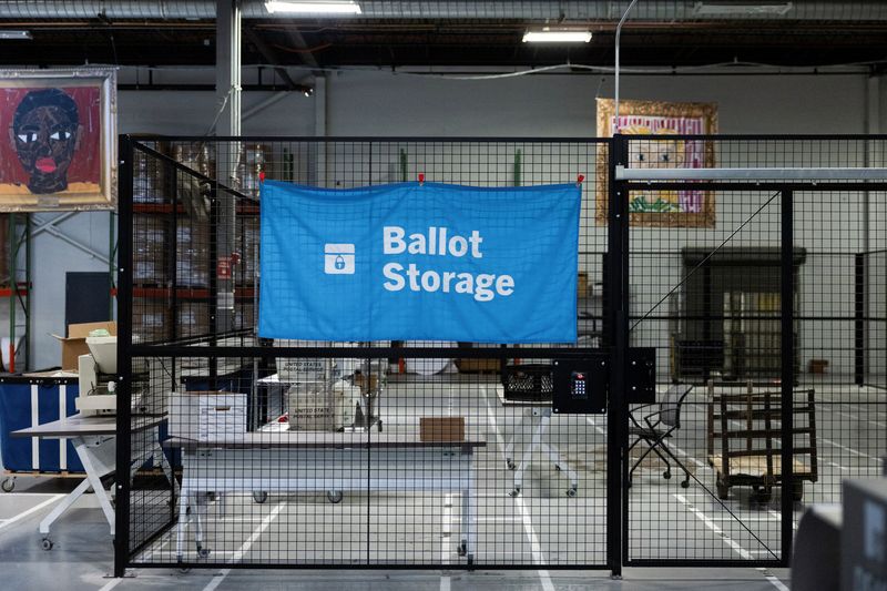 © Reuters. A view of the Secure ballot storage at the ballot counting center in Philadelphia, Pennsylvania, U.S., October 25, 2024. REUTERS/Rachel Wisniewski