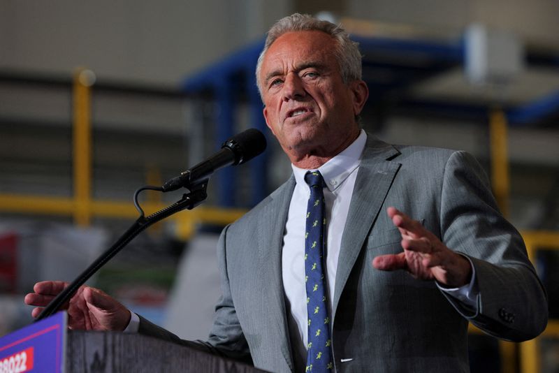 © Reuters. FILE PHOTO: Robert F. Kennedy Jr. speaks during Republican presidential nominee and former U.S. President Donald Trump's campaign stop at manufacturer FALK Production in Walker, Michigan, U.S. September 27, 2024.  REUTERS/Brian Snyder/File Photo