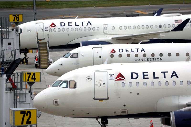 © Reuters. FILE PHOTO: Delta Airlines passenger jets are pictured outside the newly completed 1.3 million-square foot $4 billion Delta Airlines Terminal C at LaGuardia Airport in the Queens borough of New York City, New York, U.S., June 1, 2022. REUTERS/Mike Segar/File Photo