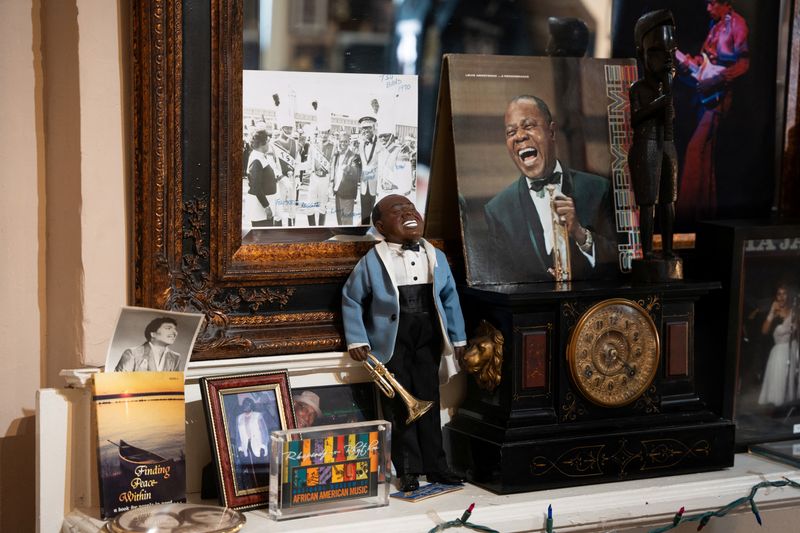 © Reuters. Museum artefacts are seen at The Jefferson Street Sound Museum in Nashville, Tennessee, U.S., September 16, 2024. In the late 1960s, clubs and other Jefferson Street businesses were demolished to make way for a highway, a fate Black neighborhoods across the country endured. Washington went on to work for himself, including as a music promoter and producer. In 2010, he bought a building and opened a museum packed with memorabilia of Jefferson Street's musical heyday. 