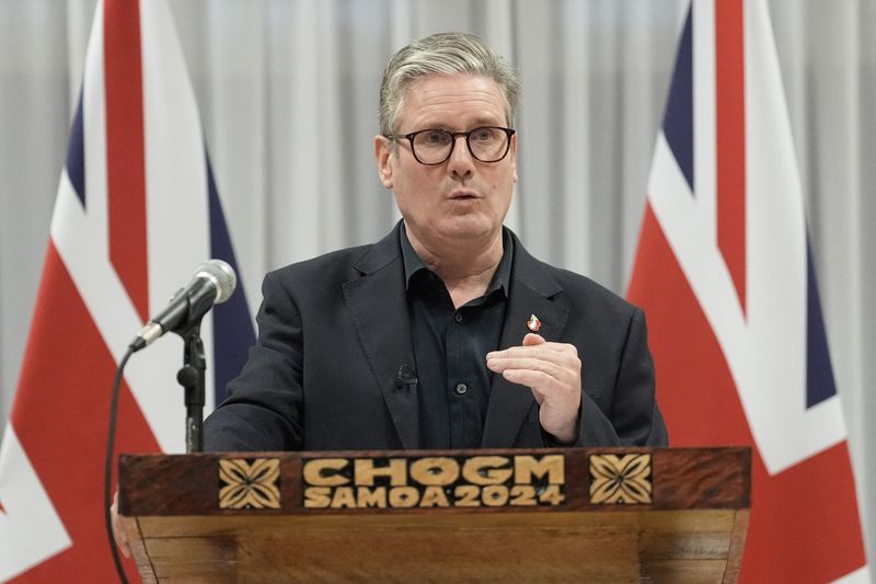 &copy; Reuters. Primeiro-ministro do Reino Unido, Keir Starmer, em entrevista coletiva durante encontro da Commonwealth em Samoan26/10/2024 Stefan Rousseau/Pool via REUTERS