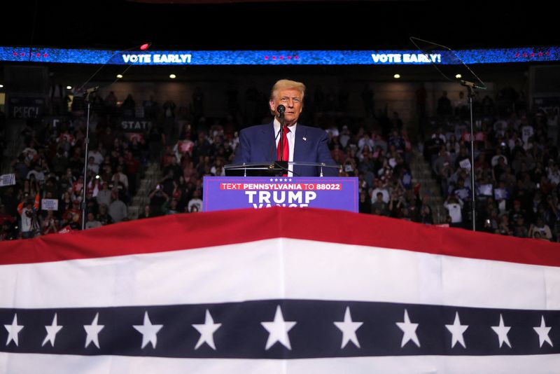 &copy; Reuters. Republican presidential nominee and former U.S. President Donald Trump speaks during a rally in State College, Pennsylvania, U.S. October 26, 2024. REUTERS/Carlos Barria/File Photo