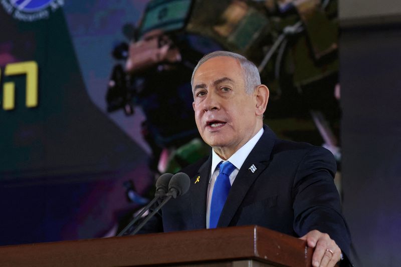 &copy; Reuters. Israel's Prime Minister Benjamin Netanyahu delivers a speech during a memorial ceremony of the Hamas attack on October 7 last year that sparked the ongoing war in Gaza, at the Mount Herzl military cemetery in Jerusalem on October 27, 2024. GIL COHEN-MAGEN